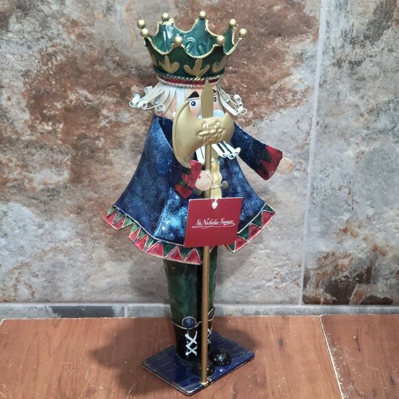 St Nicholas Square Christmas King Metal Nutcracker Figurine - Picture 8 of 10